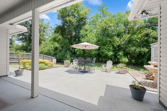 11376 Oak Run Dr, Geismar, LA 70734