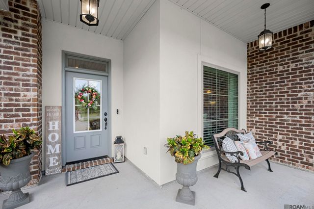 11376 Oak Run Dr, Geismar, LA 70734