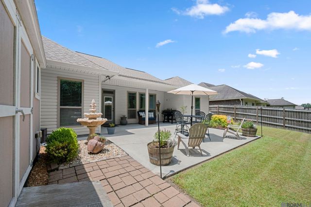 11376 Oak Run Dr, Geismar, LA 70734