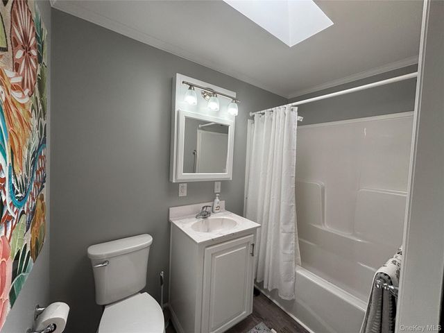 1661 Old Country 351B, Riverhead, NY 11901