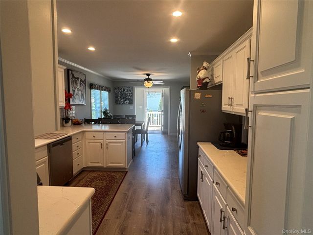 1661 Old Country 351B, Riverhead, NY 11901