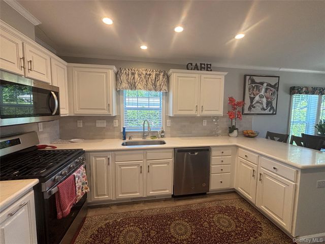 1661 Old Country 351B, Riverhead, NY 11901