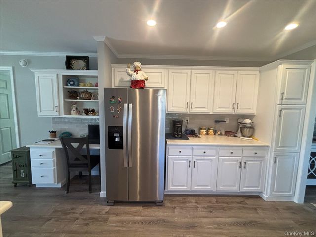 1661 Old Country 351B, Riverhead, NY 11901