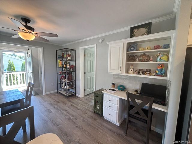 1661 Old Country 351B, Riverhead, NY 11901