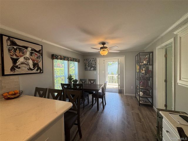 1661 Old Country 351B, Riverhead, NY 11901