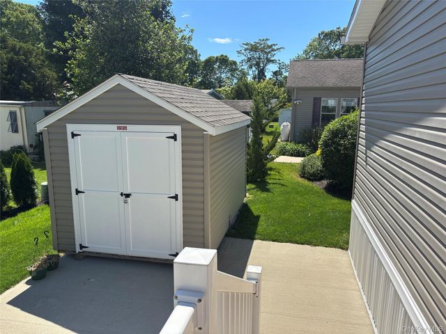 1661 Old Country 351B, Riverhead, NY 11901