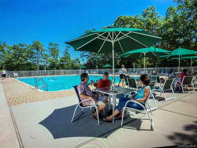 1661 Old Country 351B, Riverhead, NY 11901