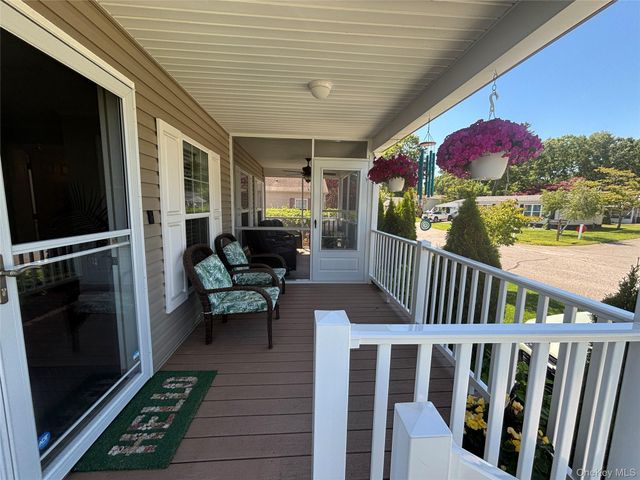 1661 Old Country 351B, Riverhead, NY 11901