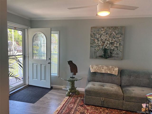 1661 Old Country 351B, Riverhead, NY 11901