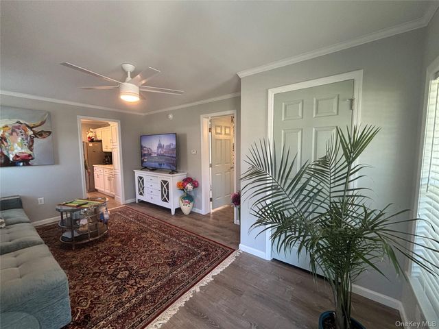 1661 Old Country 351B, Riverhead, NY 11901