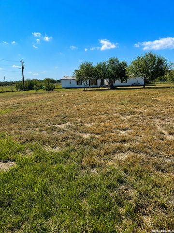 4410 County Road 334, Stockdale, TX 78160