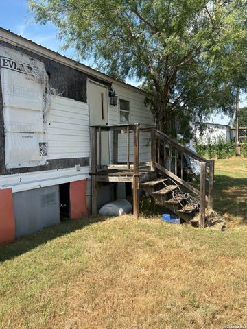 4410 County Road 334, Stockdale, TX 78160