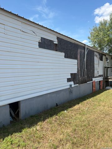 4410 County Road 334, Stockdale, TX 78160