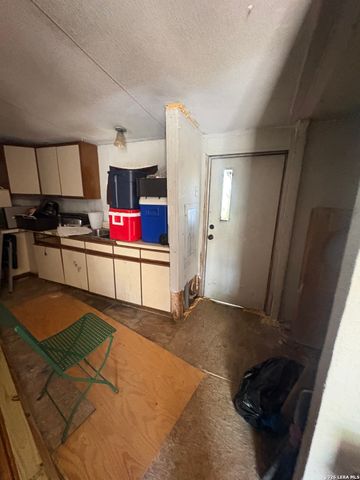 4410 County Road 334, Stockdale, TX 78160