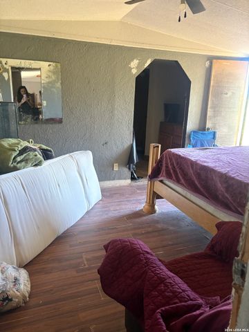 4410 County Road 334, Stockdale, TX 78160