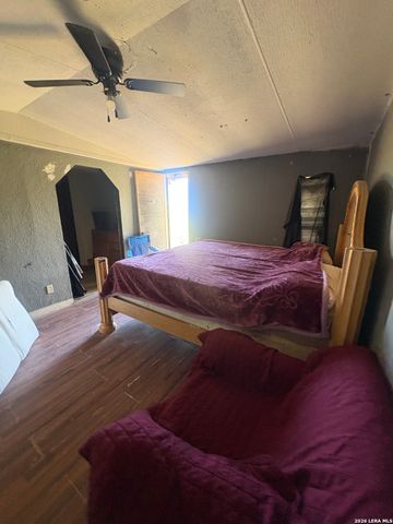 4410 County Road 334, Stockdale, TX 78160