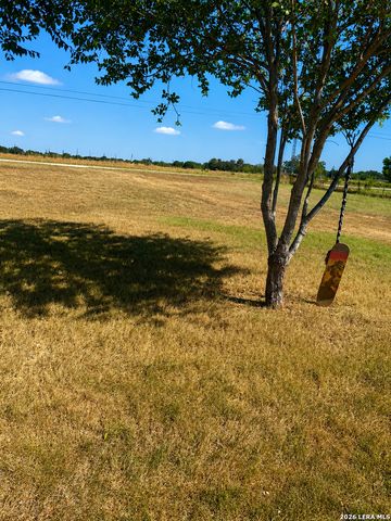 4410 County Road 334, Stockdale, TX 78160