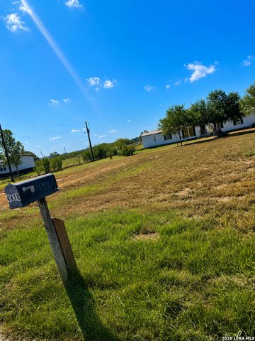 4410 County Road 334, Stockdale, TX 78160