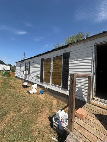 4410 County Road 334, Stockdale, TX 78160