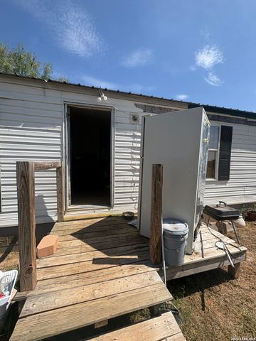 4410 County Road 334, Stockdale, TX 78160