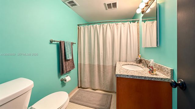 1327 N 15th Avenue 22, Hollywood, FL 33020