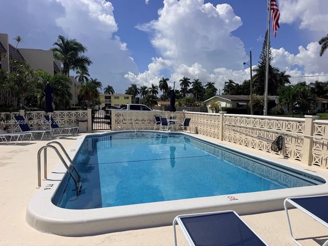1327 N 15th Avenue 22, Hollywood, FL 33020