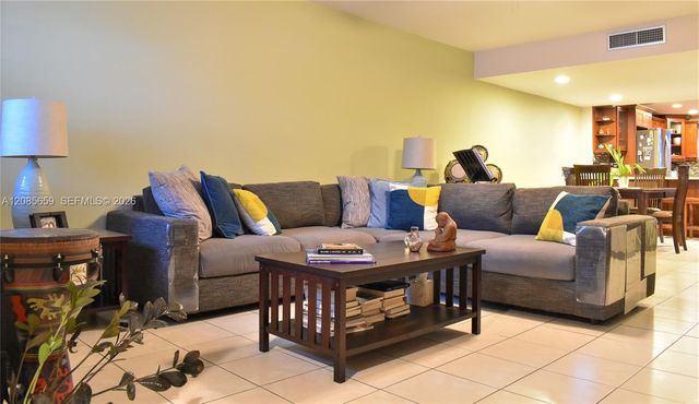1327 N 15th Avenue 22, Hollywood, FL 33020