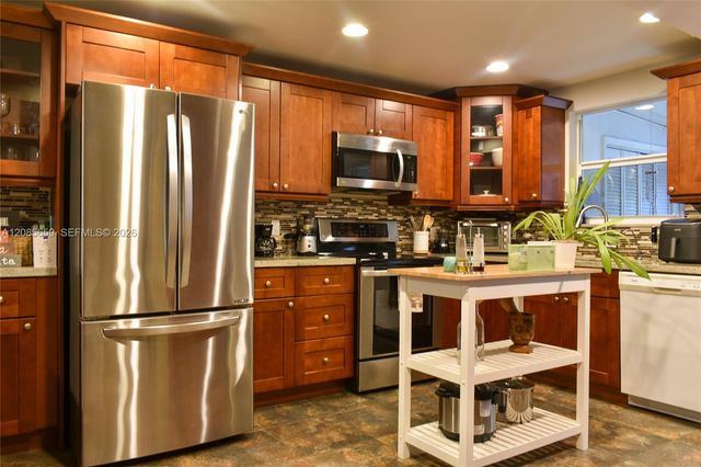 1327 N 15th Avenue 22, Hollywood, FL 33020