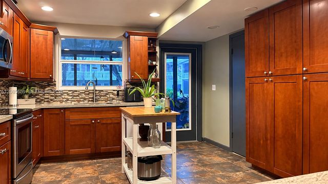 1327 N 15th Avenue 22, Hollywood, FL 33020