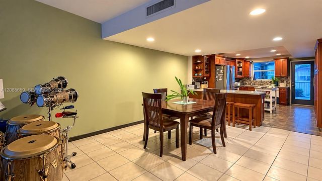 1327 N 15th Avenue 22, Hollywood, FL 33020