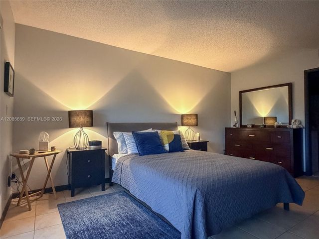 1327 N 15th Avenue 22, Hollywood, FL 33020
