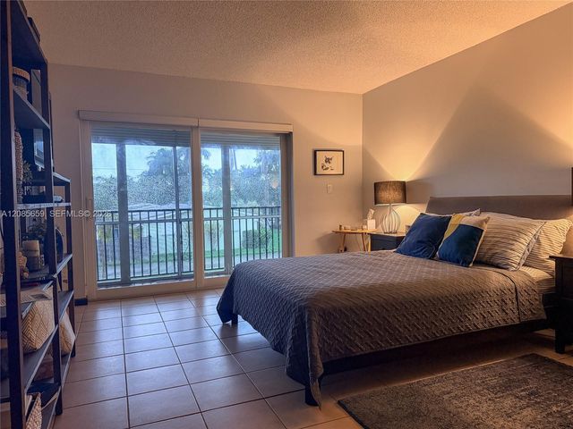 1327 N 15th Avenue 22, Hollywood, FL 33020