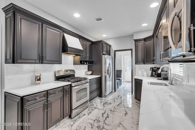 146 N Main Street, Manahawkin, NJ 08050