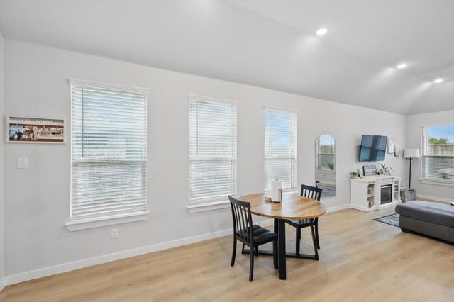 1104 Silverthorn Trail, Justin, TX 76247