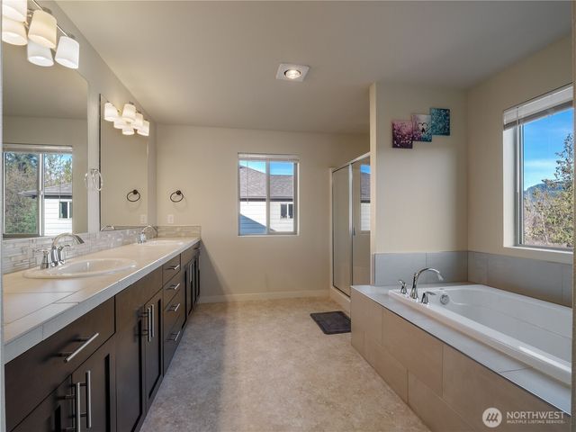 460 Partlon St, Buckley, WA 98321