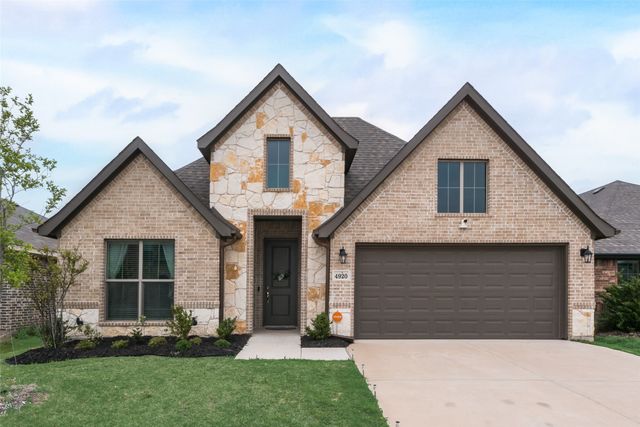 4920 Sassafras Drive, Fort Worth, TX 76036