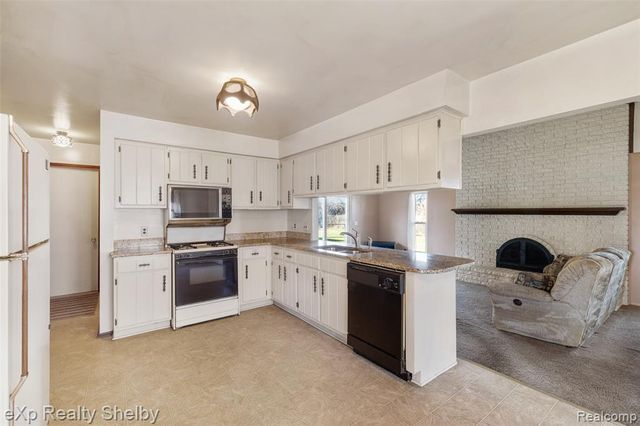 2849 Elmcrest Road, Sterling Heights, MI 48310