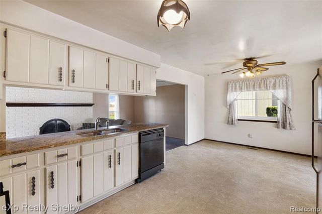 2849 Elmcrest Road, Sterling Heights, MI 48310