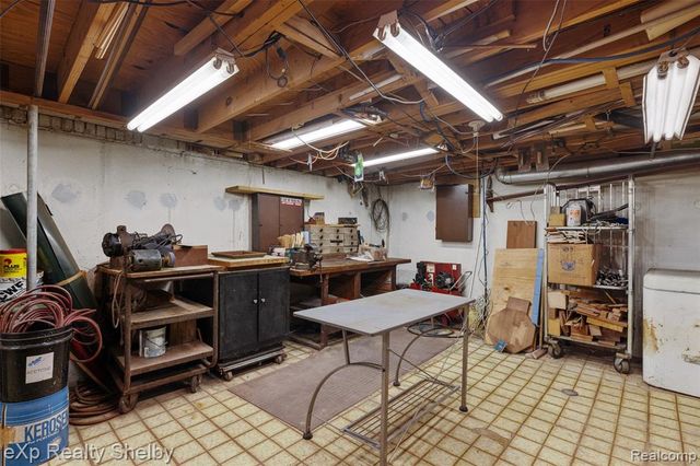 2849 Elmcrest Road, Sterling Heights, MI 48310