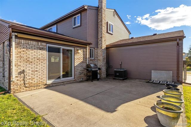 2849 Elmcrest Road, Sterling Heights, MI 48310