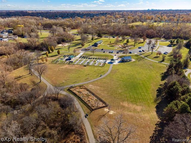 2849 Elmcrest Road, Sterling Heights, MI 48310