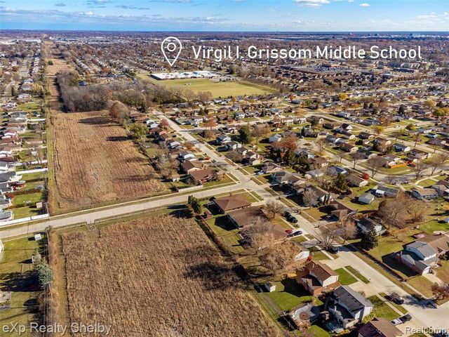 2849 Elmcrest Road, Sterling Heights, MI 48310