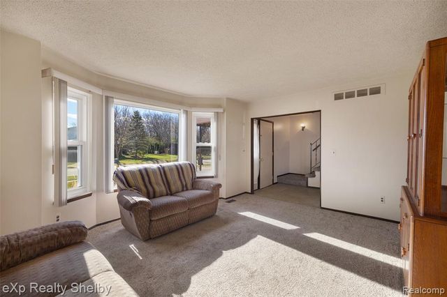 2849 Elmcrest Road, Sterling Heights, MI 48310