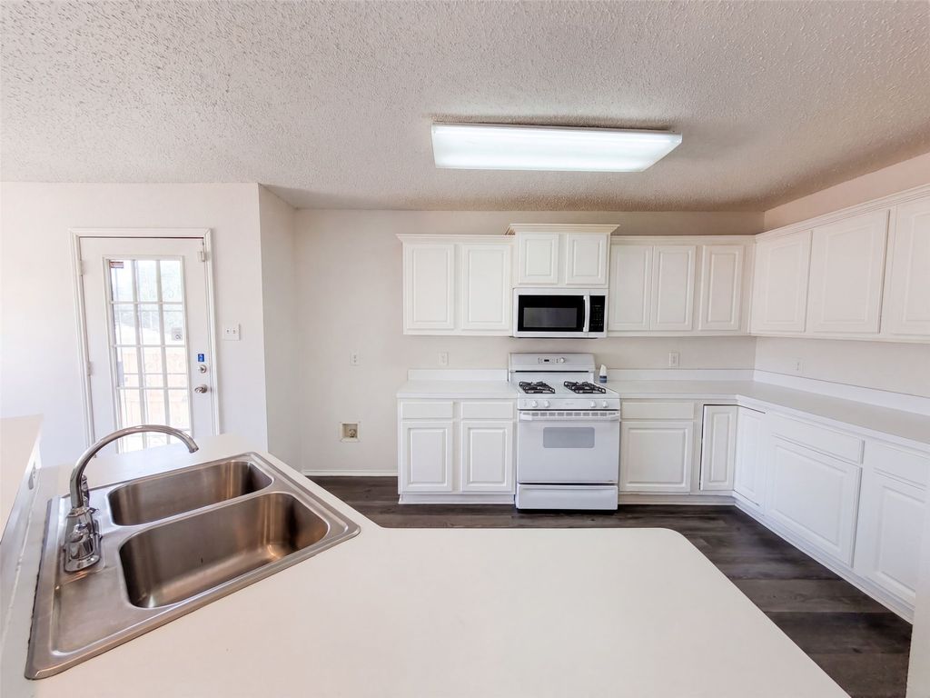 213 Cozy Lane, Cedar Hill, TX 75104 — photo 2
