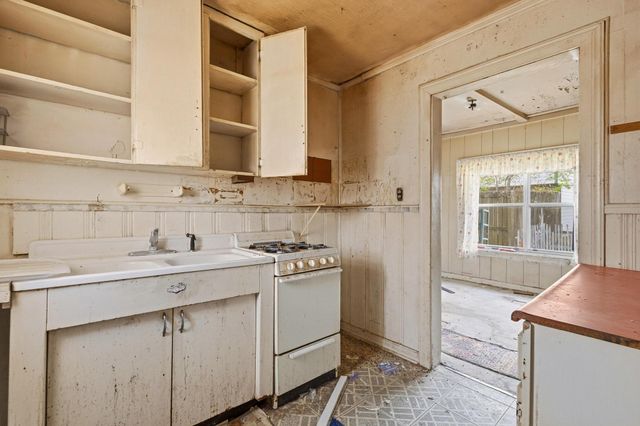 912 N Tone Avenue, Denison, TX 75020