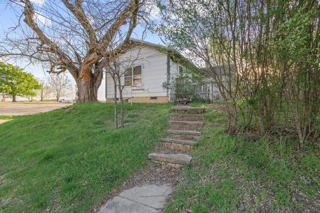 912 N Tone Avenue, Denison, TX 75020