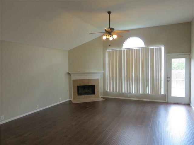 633 Blue Sky Drive, Arlington, TX 76002