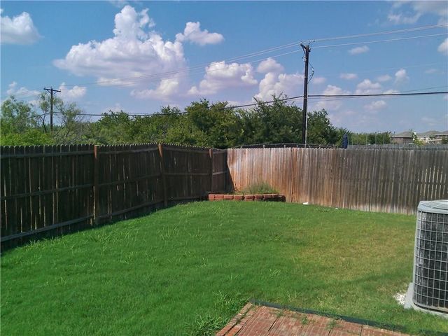 633 Blue Sky Drive, Arlington, TX 76002