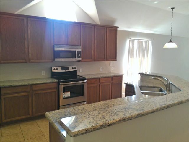 633 Blue Sky Drive, Arlington, TX 76002