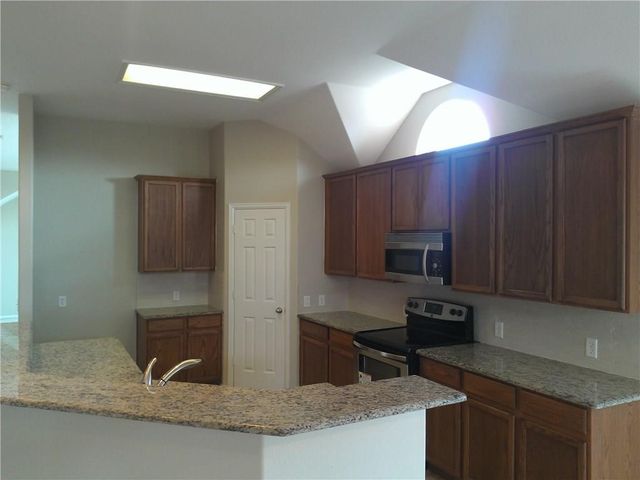 633 Blue Sky Drive, Arlington, TX 76002